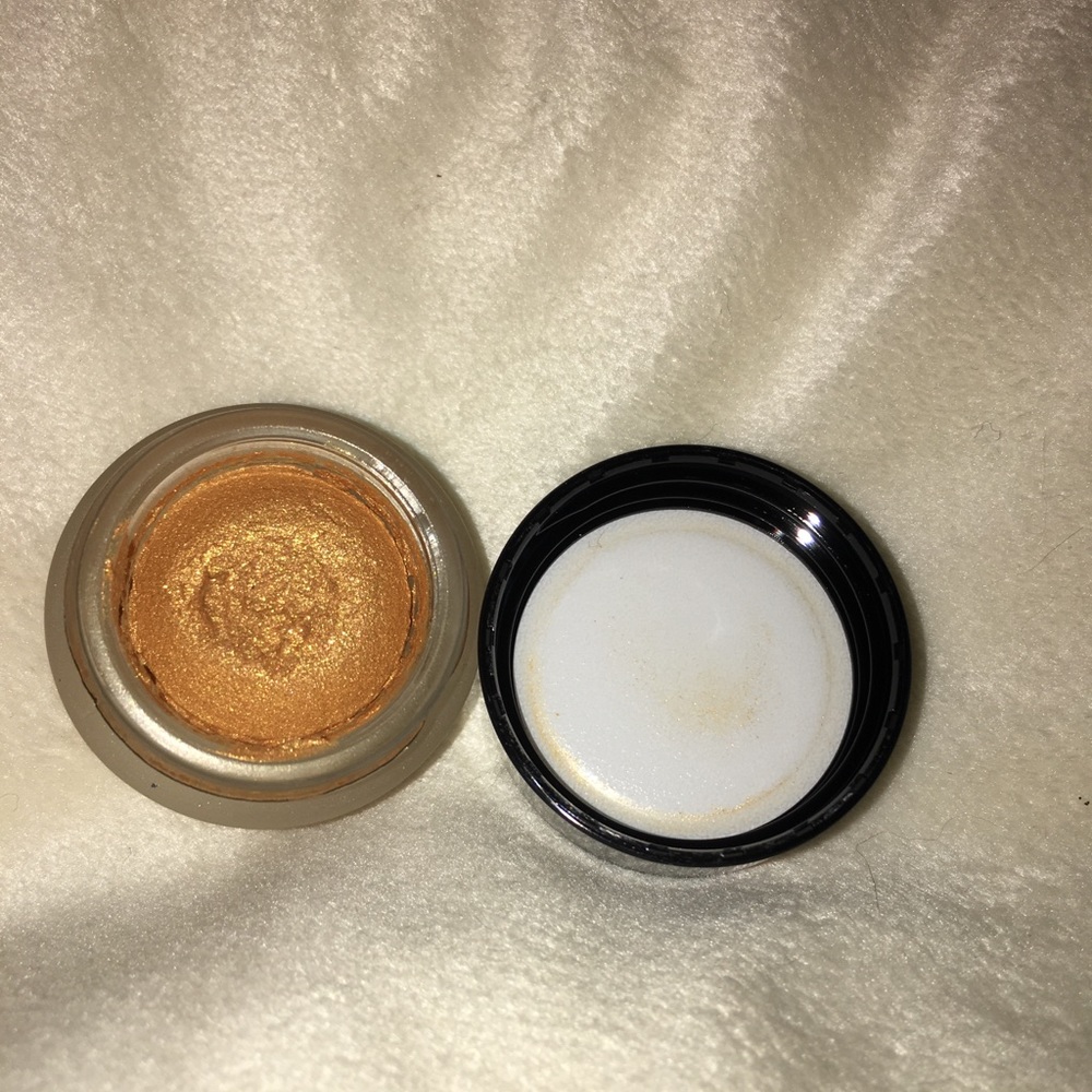 Younique splurge cream shadow gold “extravagant”